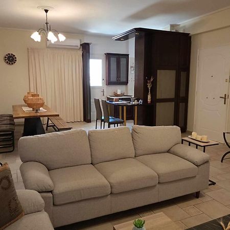 Comfortable Apartment In Kiato Esterno foto